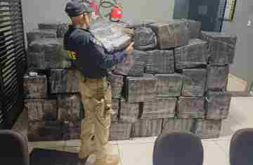 Laranjeiras - PRF flagra carreta do tráfico com mais de 2,3 toneladas de maconha
